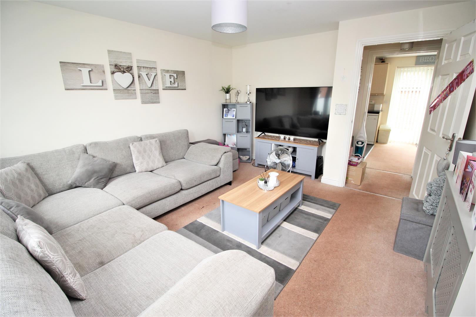 3 bed property in Horsecroft Way, Purley on Thames